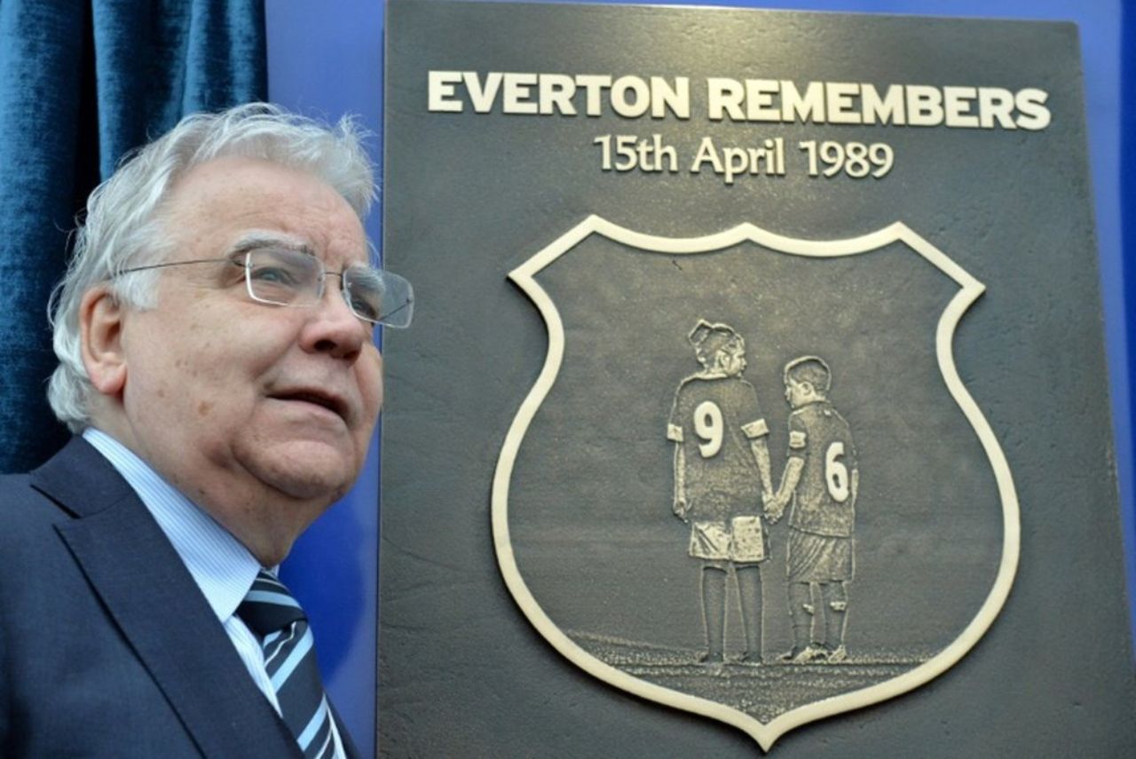 Bill Kenwright, presidente do Everton, faleceu aos 78 anos (Foto: Paul Ellis/AFP)