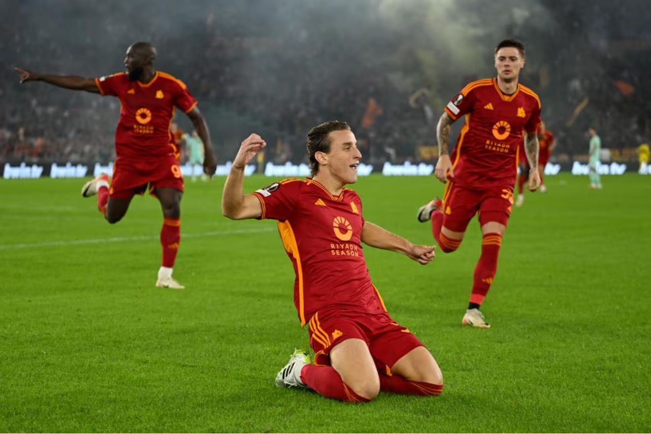 Bove marcou o primeiro na vitória da Roma sobre o Slavia Praga (Foto: UEFA/Divulgação)