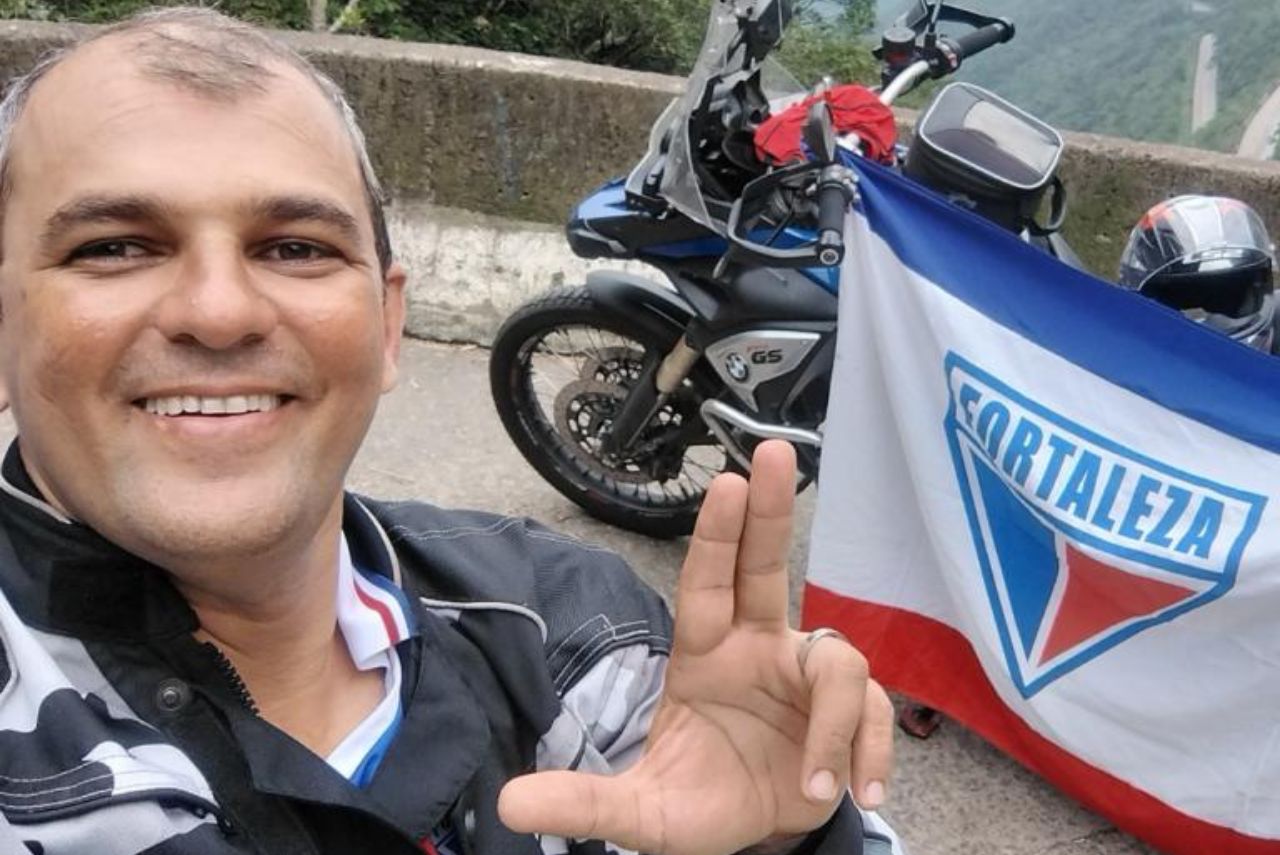 Cesar Gadelha viajou mais de 5 mil km para ver o Fortaleza (Foto: Arquivo Pessoal/Blog do Kempes)