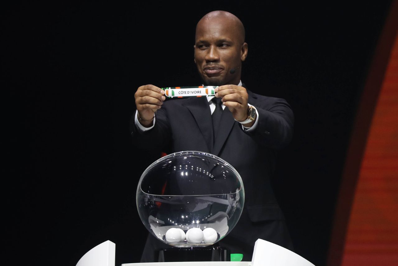 Didier Drogba participou do sorteio da Copa Africana de Nações 2024 (Foto: CAF/Divulgação)