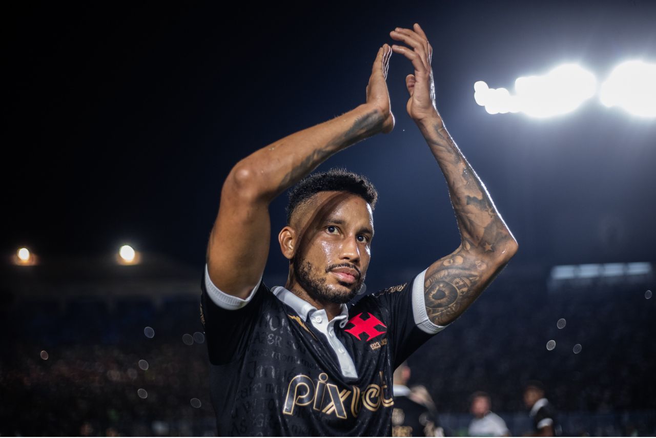 Jair está liberado para jogar até julgamento do recurso (Foto: Leandro Amorim/Vasco)