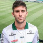 Zagueiro Kuscevic sofreu fratura no rosto (Foto: Rafael Ianoski/Coritiba)