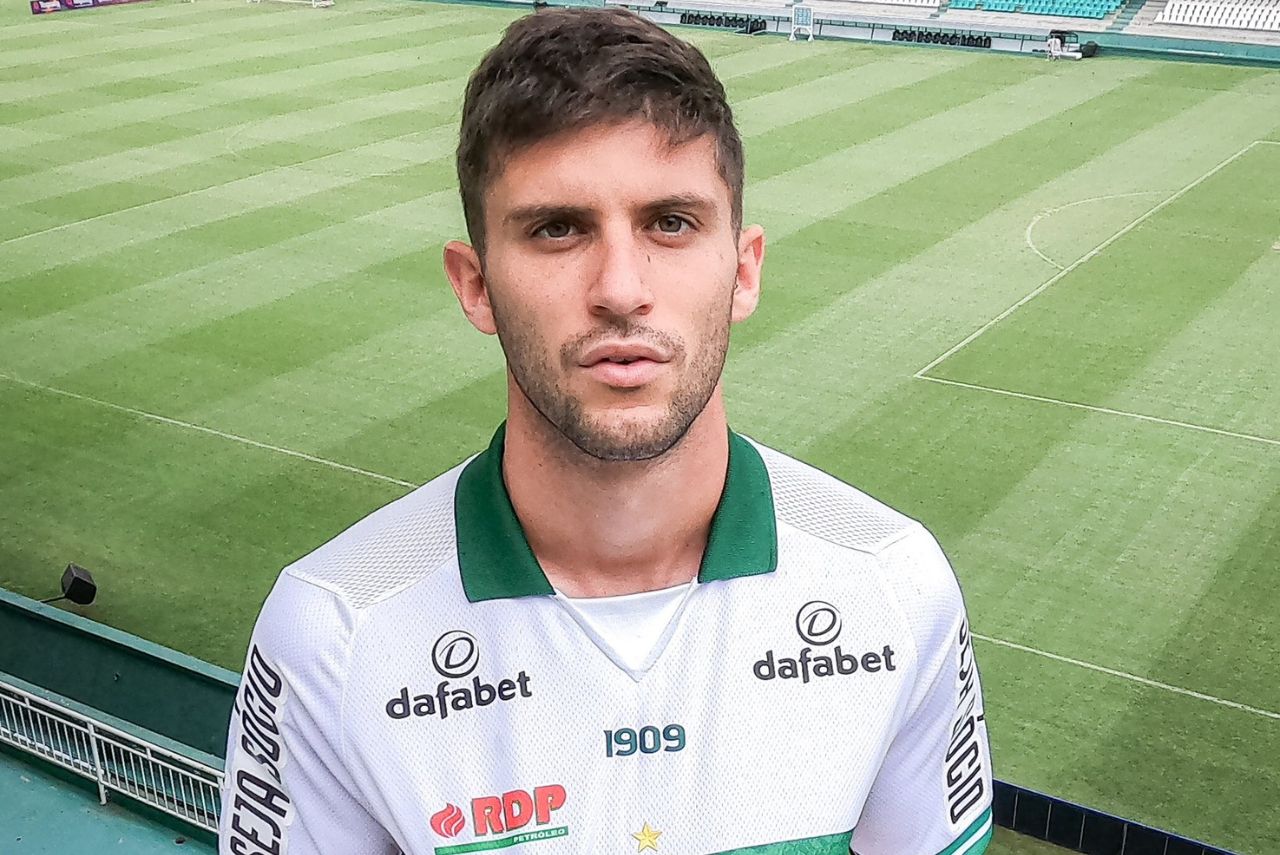 Zagueiro Kuscevic sofreu fratura no rosto (Foto: Rafael Ianoski/Coritiba)