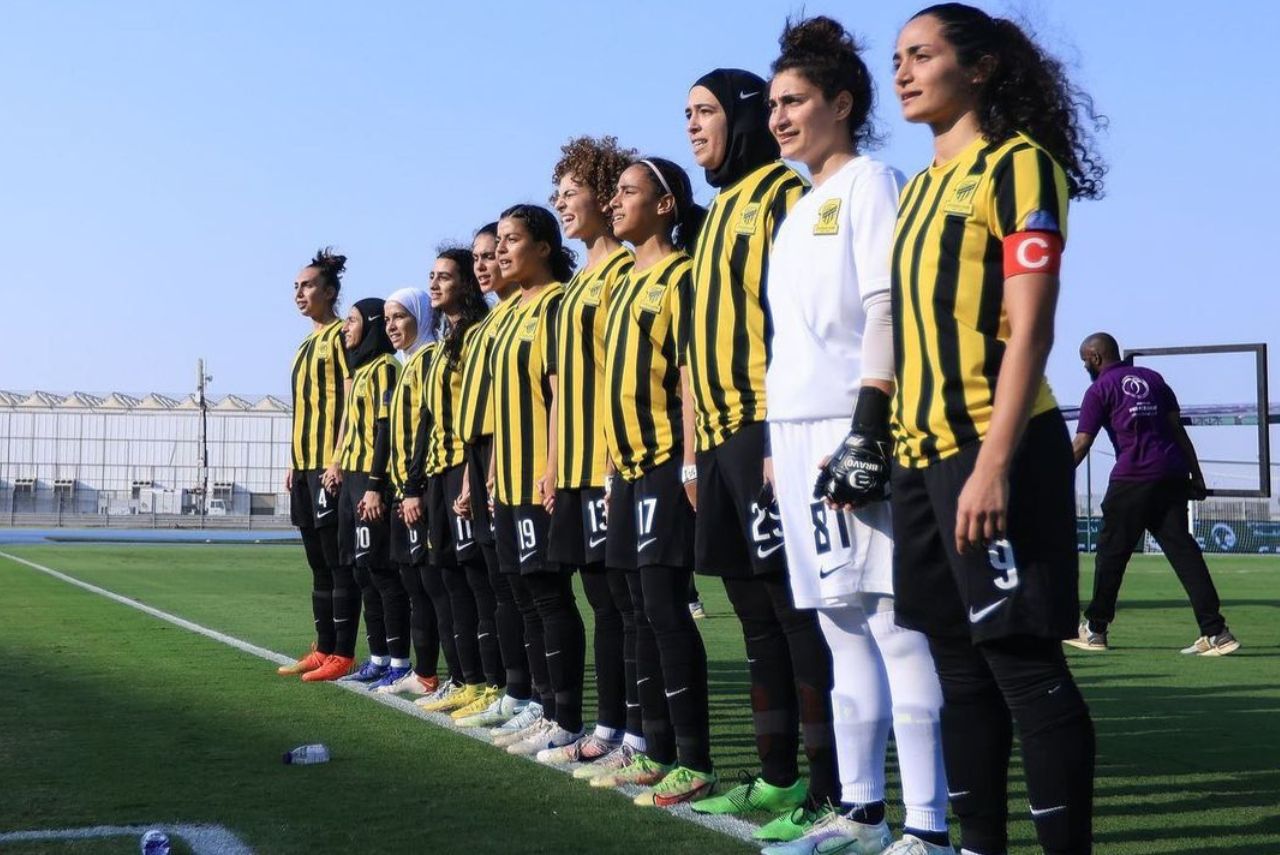 Presença de mulheres avança aos poucos no futebol saudita (Foto: Layan Jouhari/Instagram)