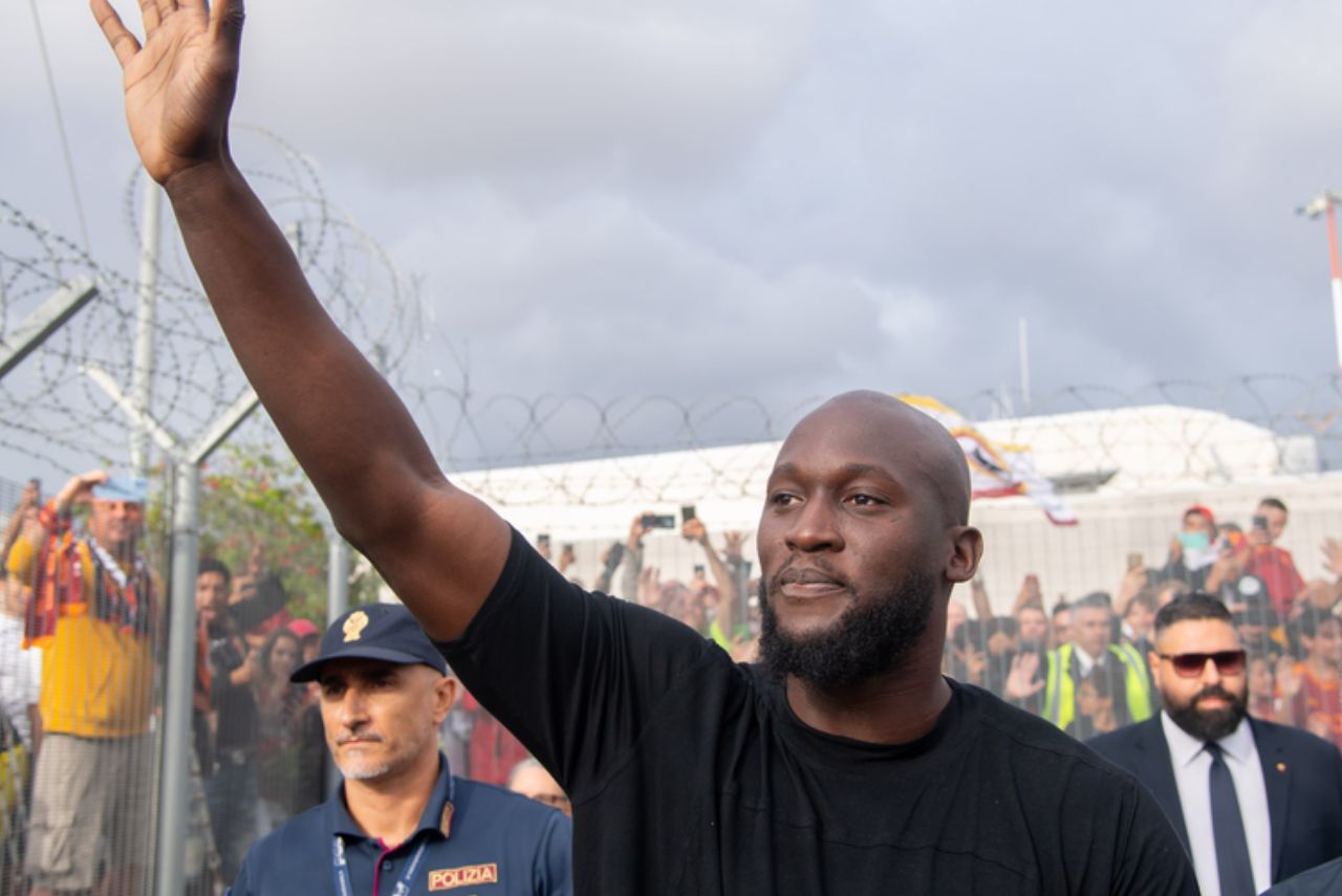 Lukaku, da Roma, já atuou pelo rival Inter de Milão (Foto: AS Roma/Divulgação)