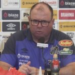 Marcelo Fernandes, técnico do Santos (Foto: OneFootball/Reprodução)