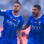 Milinkovic-Savic e Mitrovic marcaram na vitória do Al-Hilal sobre o Al-Ahli (Foto: SPL/Divulgação)