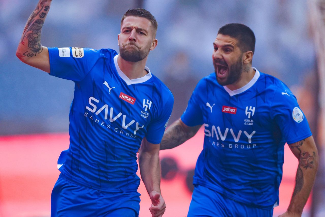 Milinkovic-Savic e Mitrovic marcaram na vitória do Al-Hilal sobre o Al-Ahli (Foto: SPL/Divulgação)