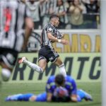 Paulinho marcou os gols da vitória do Atlético-MG sobre o Fluminense (Foto: Pedro Souza/Atlético-MG)