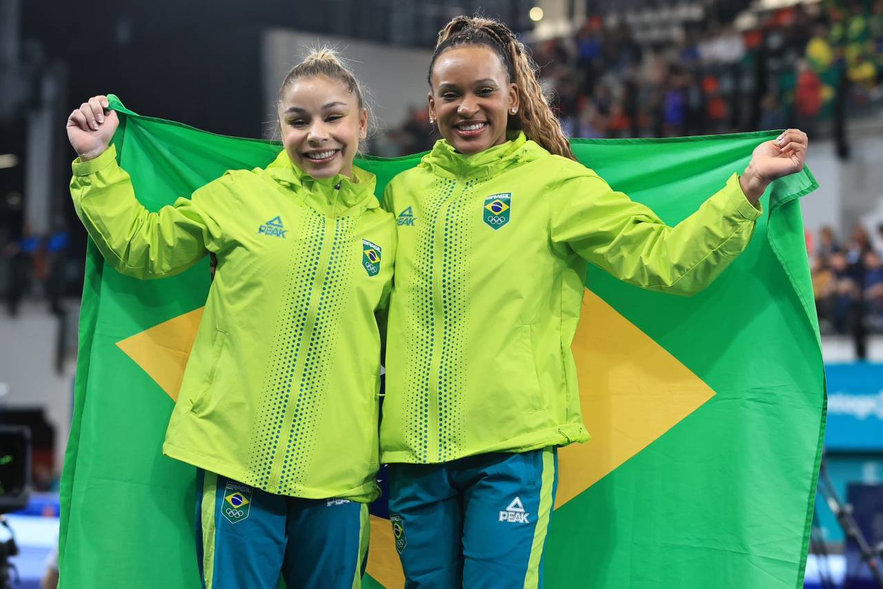 Rebeca Andrade e Flavia Saraiva com a prata
