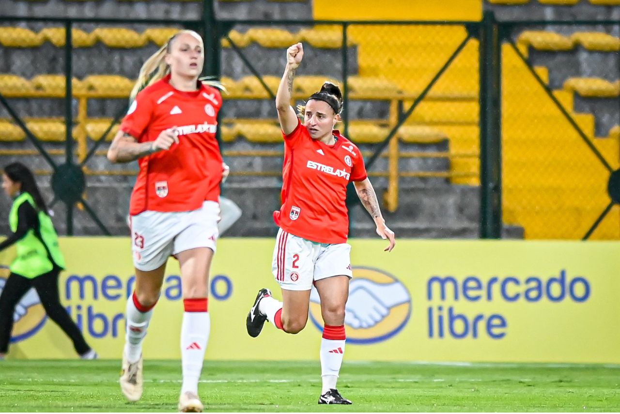 Roberta Schroeder marcou o primeiro na goleada do Internacional sobre o Boca Juniors (Foto: Staff Images/Conmebol)