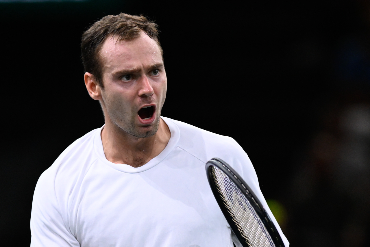 Safiullin venceu Alcaraz