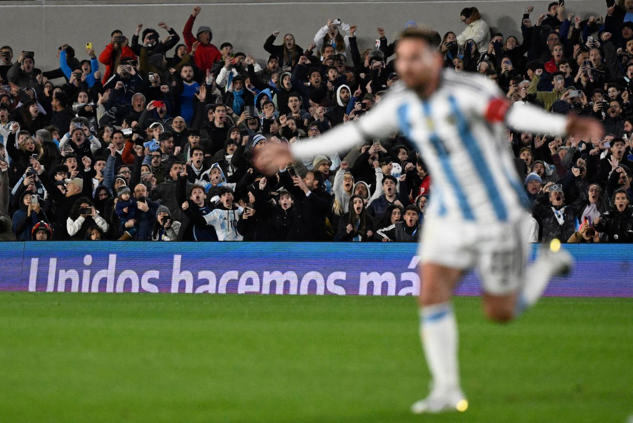 Torcida argentina acompanha seleção nas Eliminatórias da Copa do Mundo 2026 (Foto: Luis Robayo/AFP)