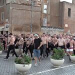 Torcedores tchecos entraram em confronto com a polícia (Foto: La Repubblica/Reprodução)