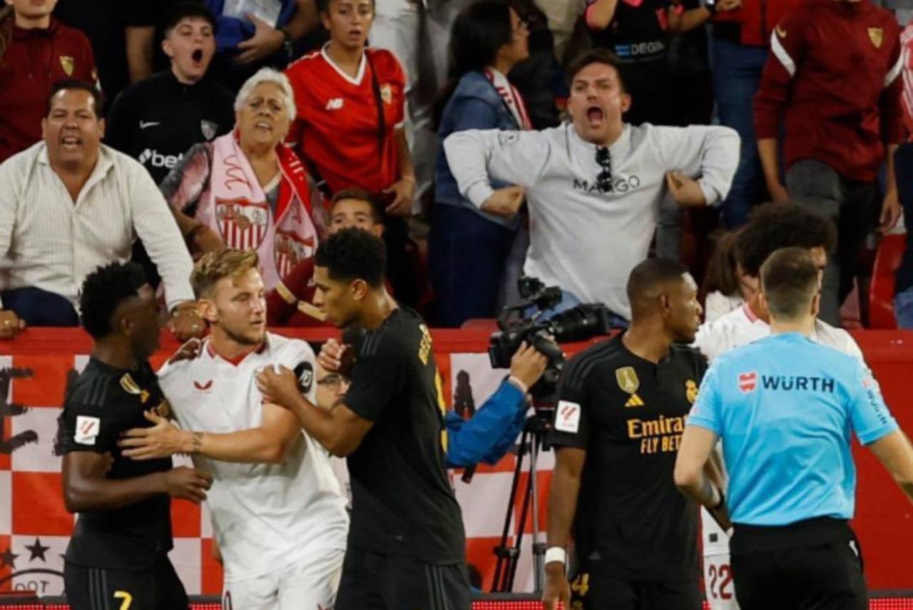 vini jr sofrendo racismo