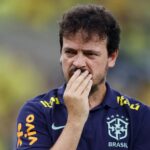 Brasil de Fernando Diniz vai colecionando recordes negativos. (Foto: Daniel Ramalho/AFP)