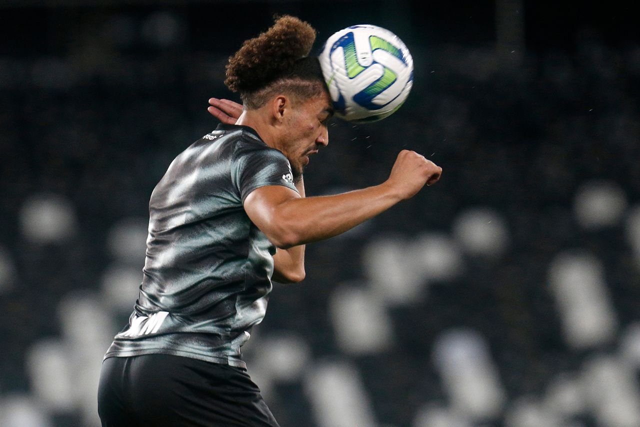 Destaque do Botafogo, Adryelson foi expulso contra o Palmeiras