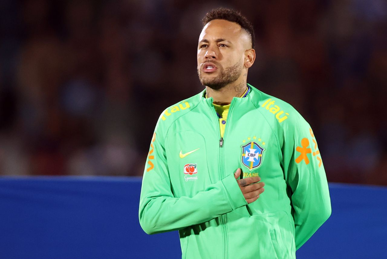 Neymar antes da partida contra o Uruguai