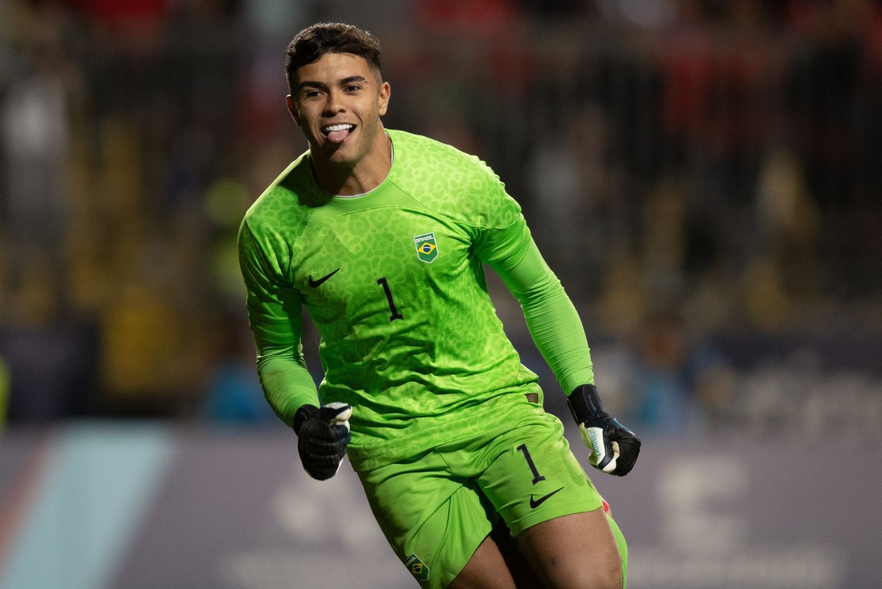 Goleiro do Athletico-PR foi um dos heróis do Brasil