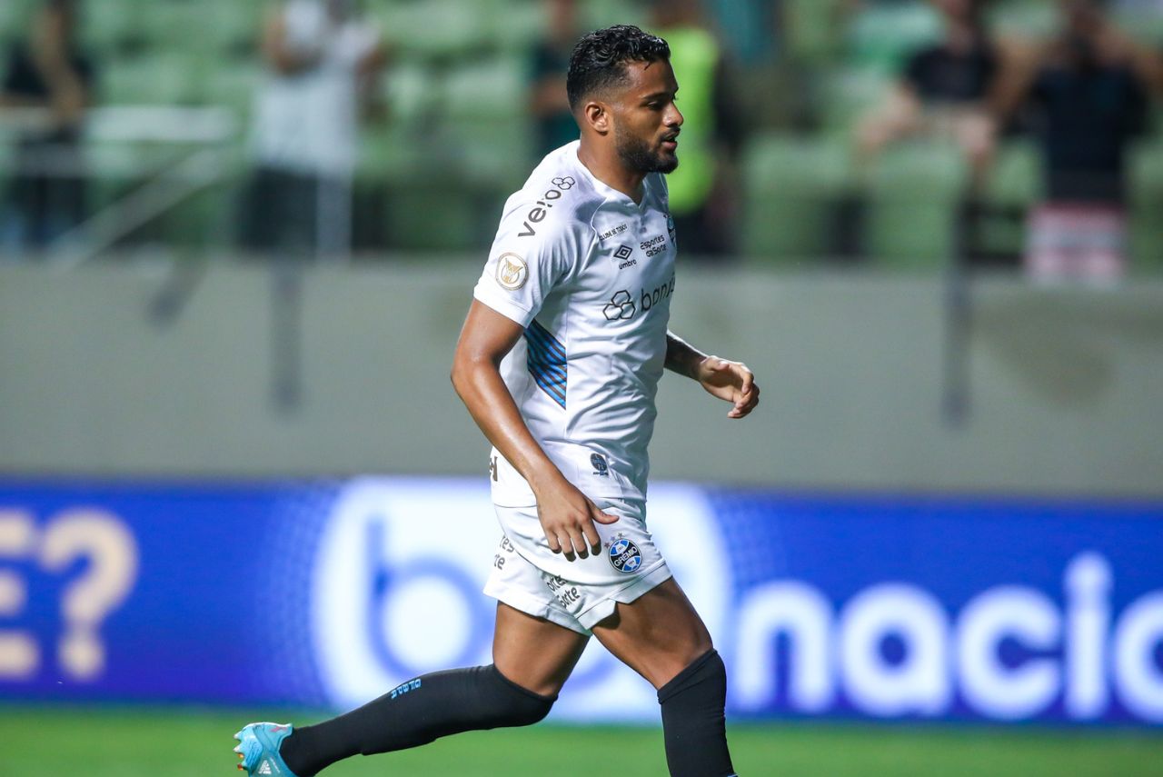 Reinaldo em ação pelo Grêmio