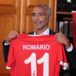 Romário com a camisa do tradicional América-RN