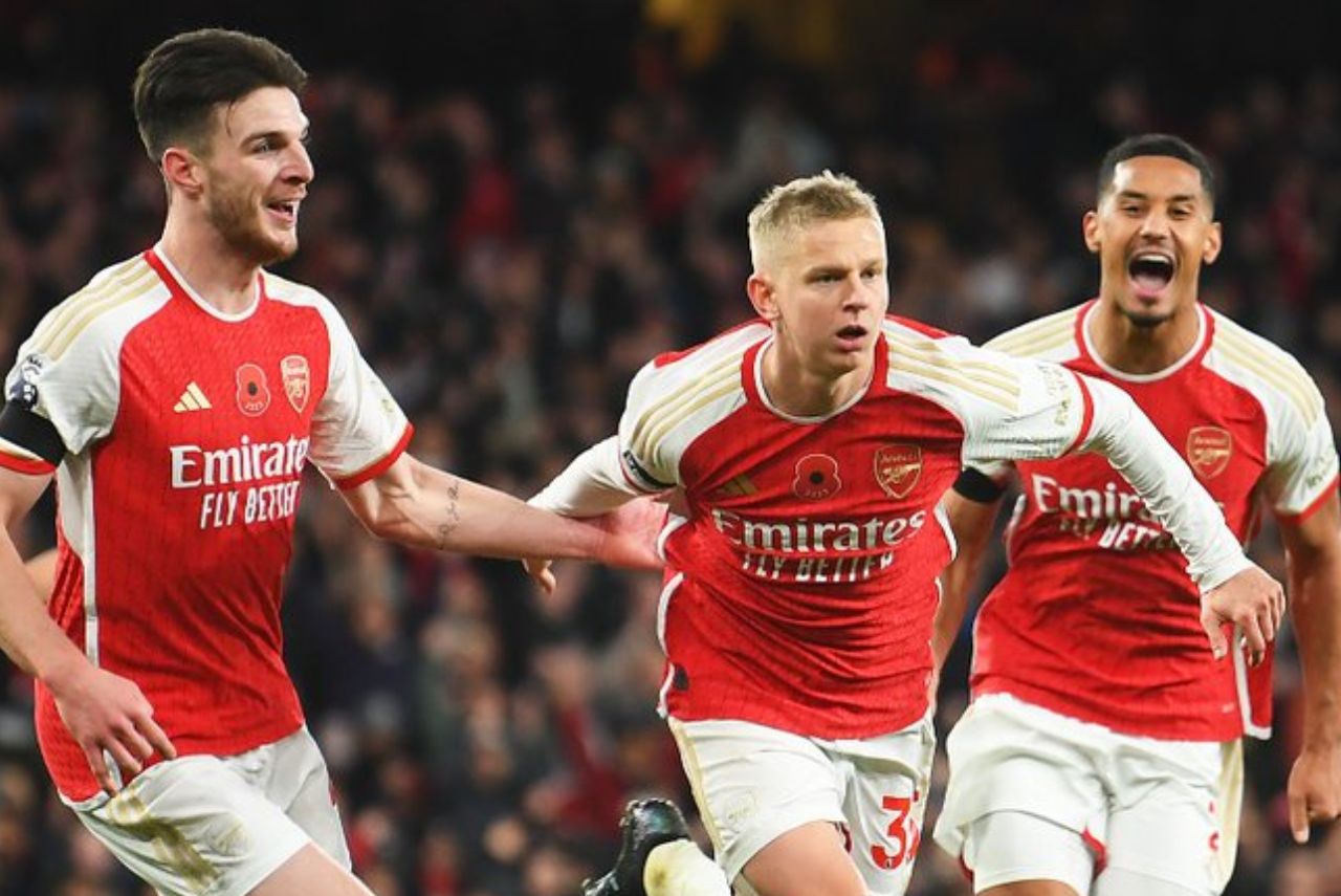 Zinchenko comemora belo gol pelo Arsenal