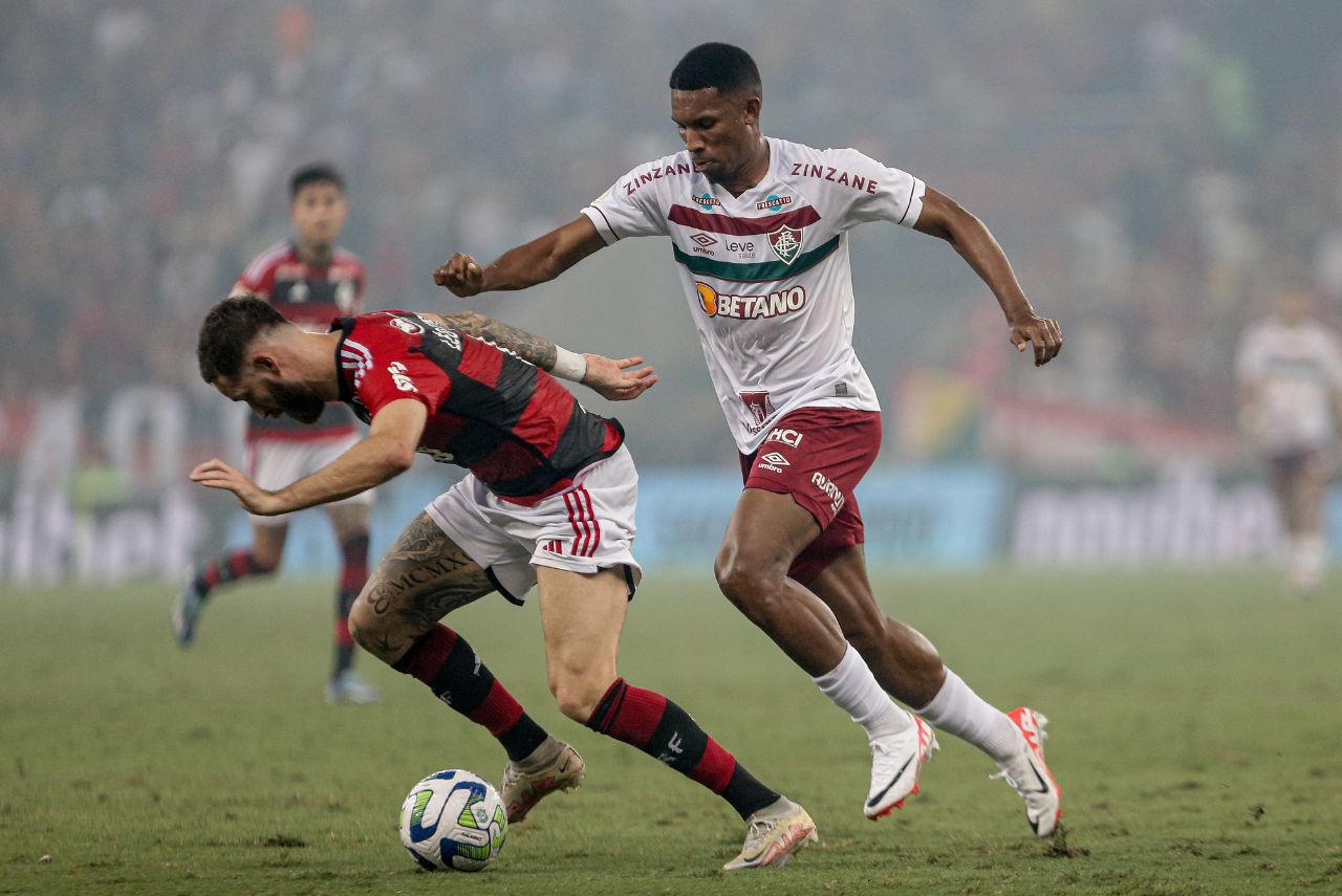 Flamengo e Fluminense fizeram jogo duro no Maracanã