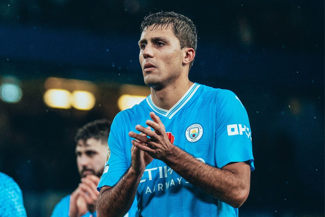 Volante tem 15 jogos pelo Manchester City na temporada