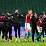 Jogadores da Hungria comemoram o gol que garantiu a vaga