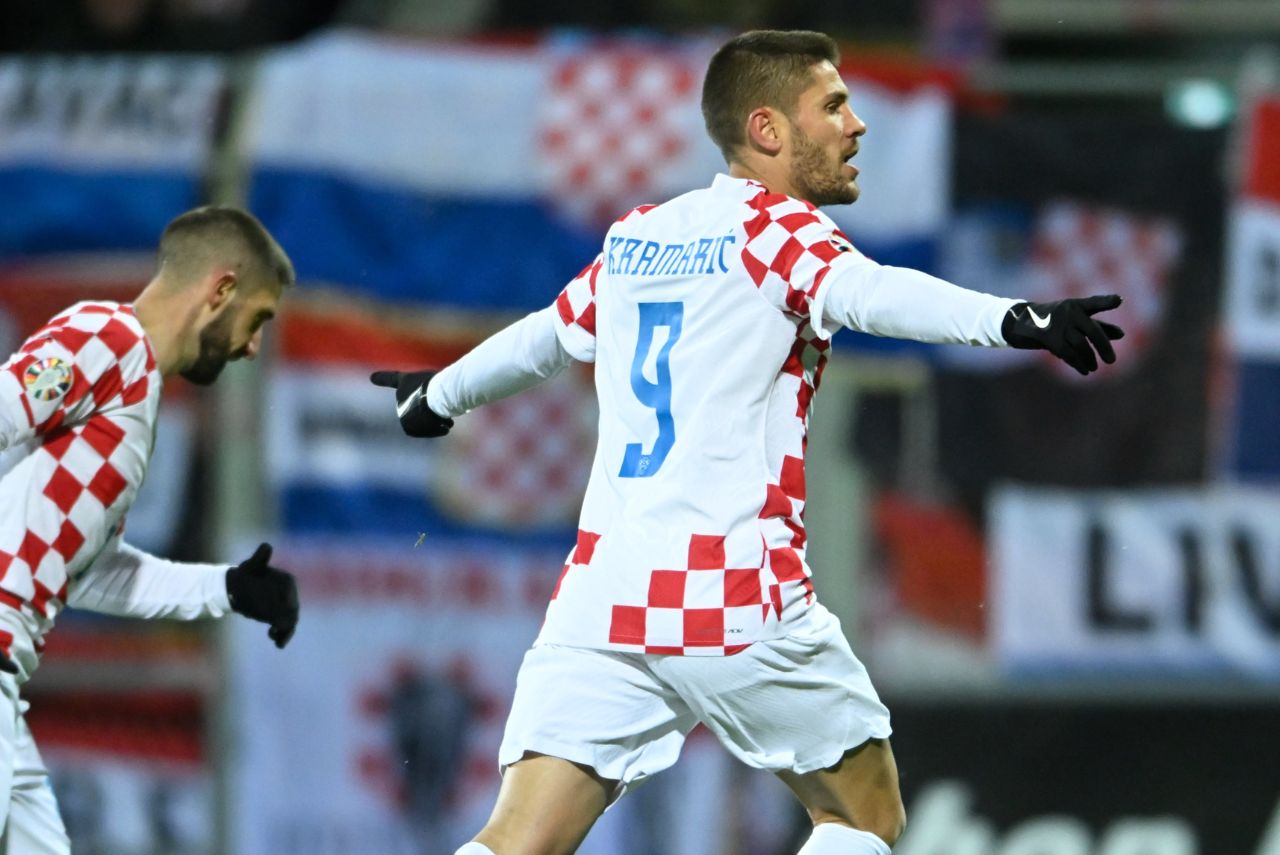 Kramaric comemorando o segundo gol da Croácia