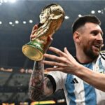 Messi com a taça da Copa do Mundo