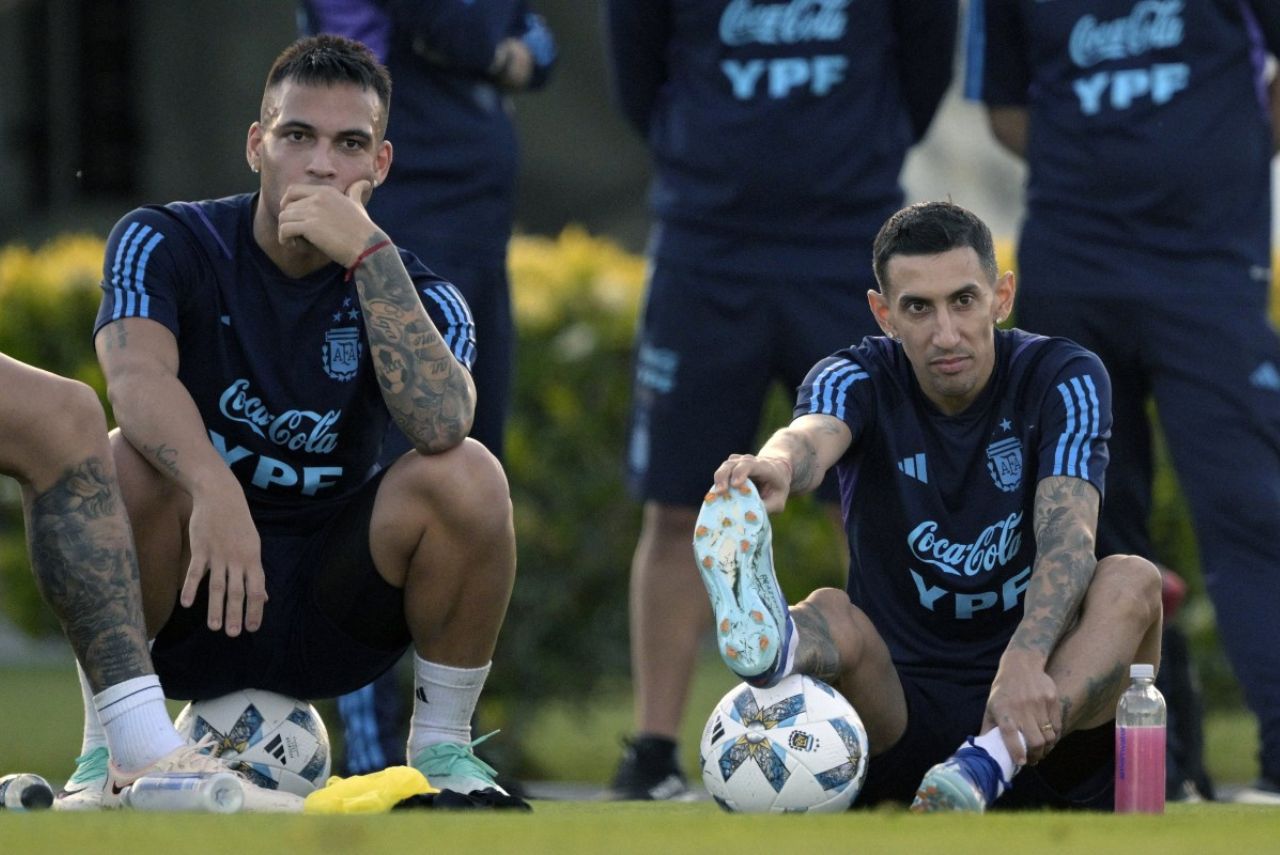 Lautaro e Di María em treino da Argentina