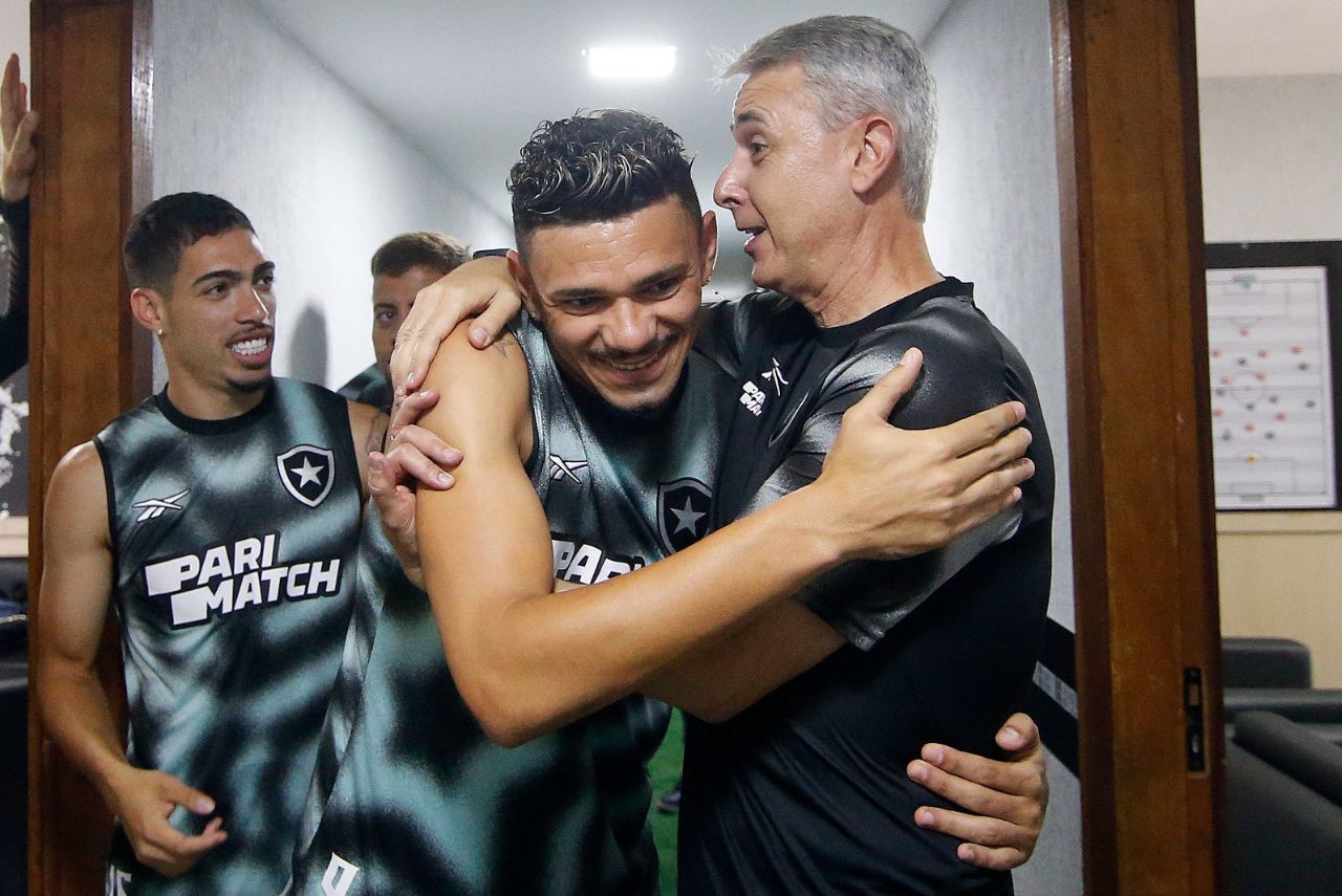 Tiquinho Soares e Tiago Nunes