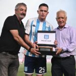 Aníbal Moreno recebeu homenagens de dirigentes do Racing (Foto: X/Reprodução)