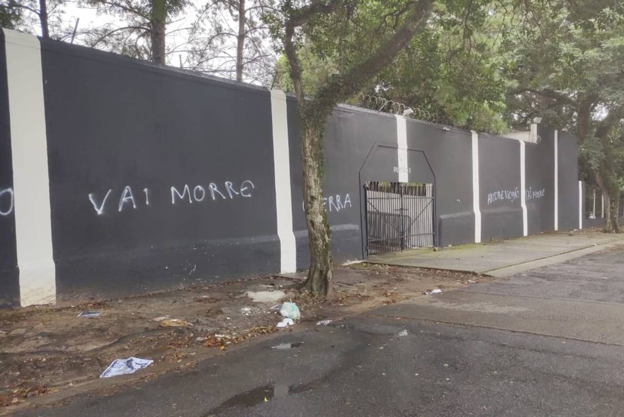 Sede do Corithians amanheceu pichada
