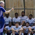 Paulo Autuori conversa com os jogadores