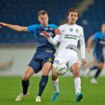 Partida entre Dnipro-1 e Oleksandria, na Ucrânia, foi interrompida diversas vezes (Foto: UPL/Divulgação)