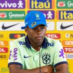 Endrick durante coletiva