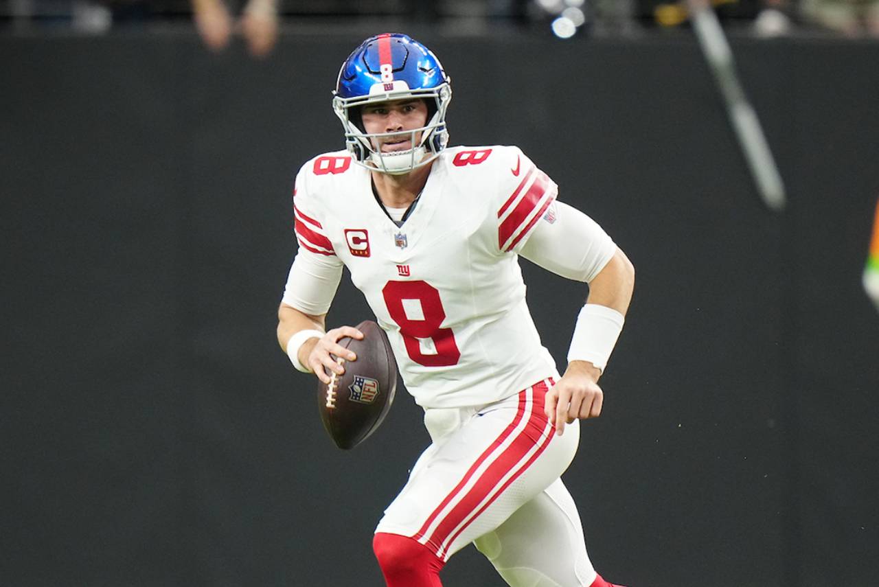 Daniel Jones perde a temporada