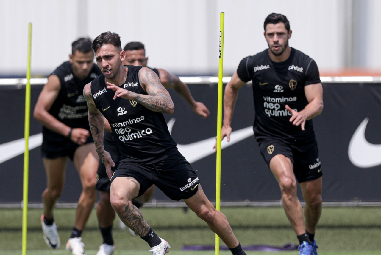 Gustavo Mosquito em treino do Corinthians