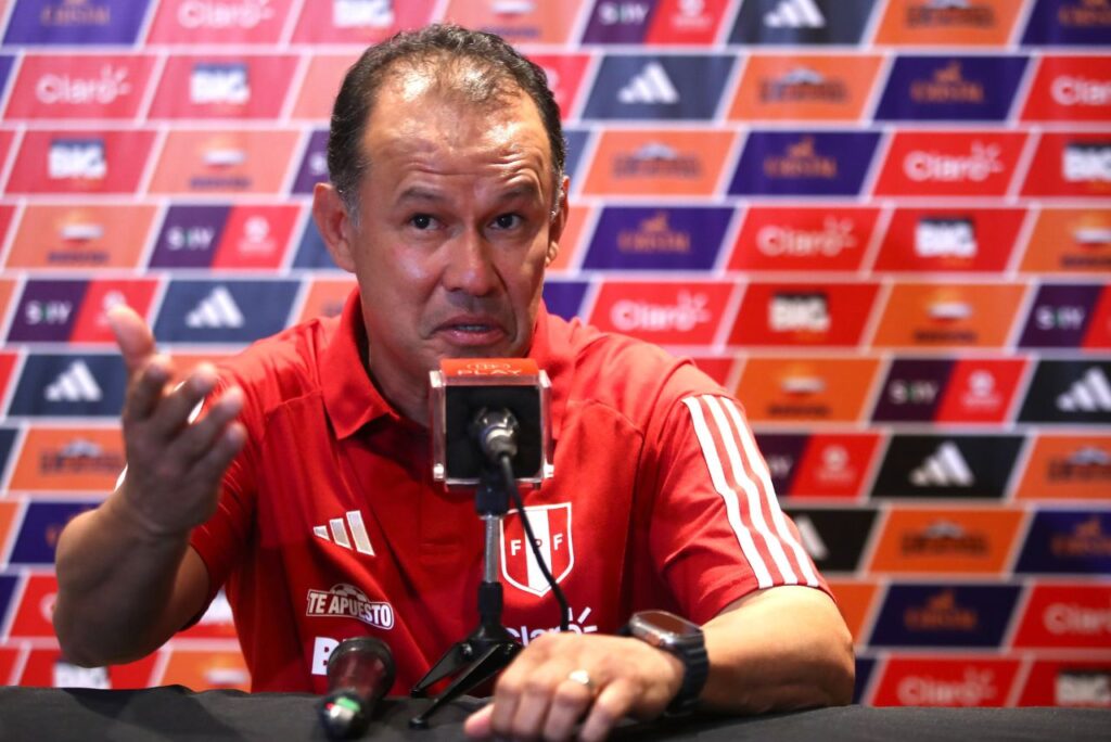 Juan Reynoso deixará comando da Seleção Peruana (Foto: FPF/Divulgação)