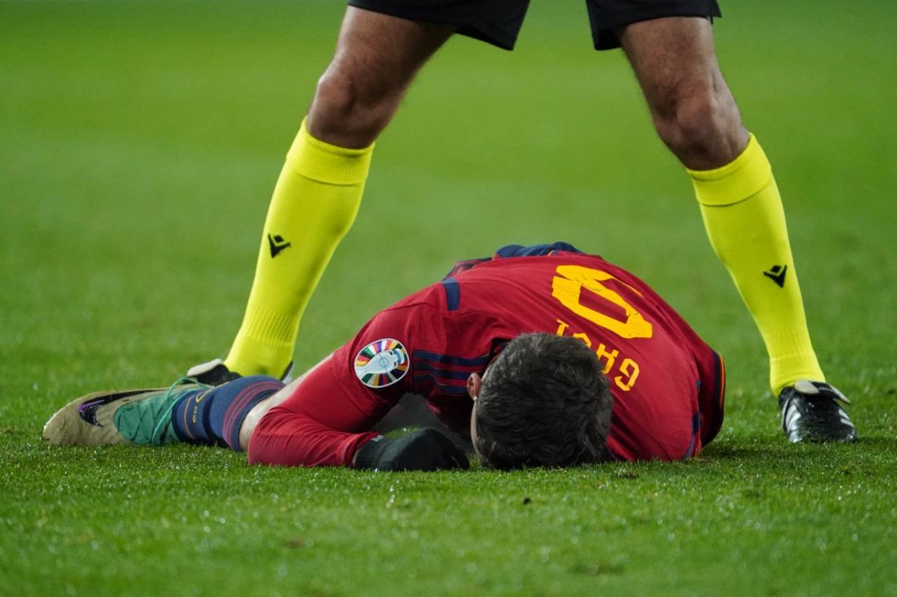 Gavi ao sentir a lesão