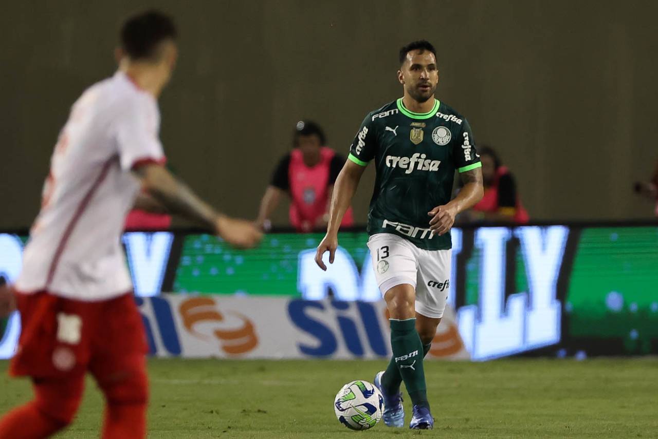 Luan deixou o campo com dores na coxa
