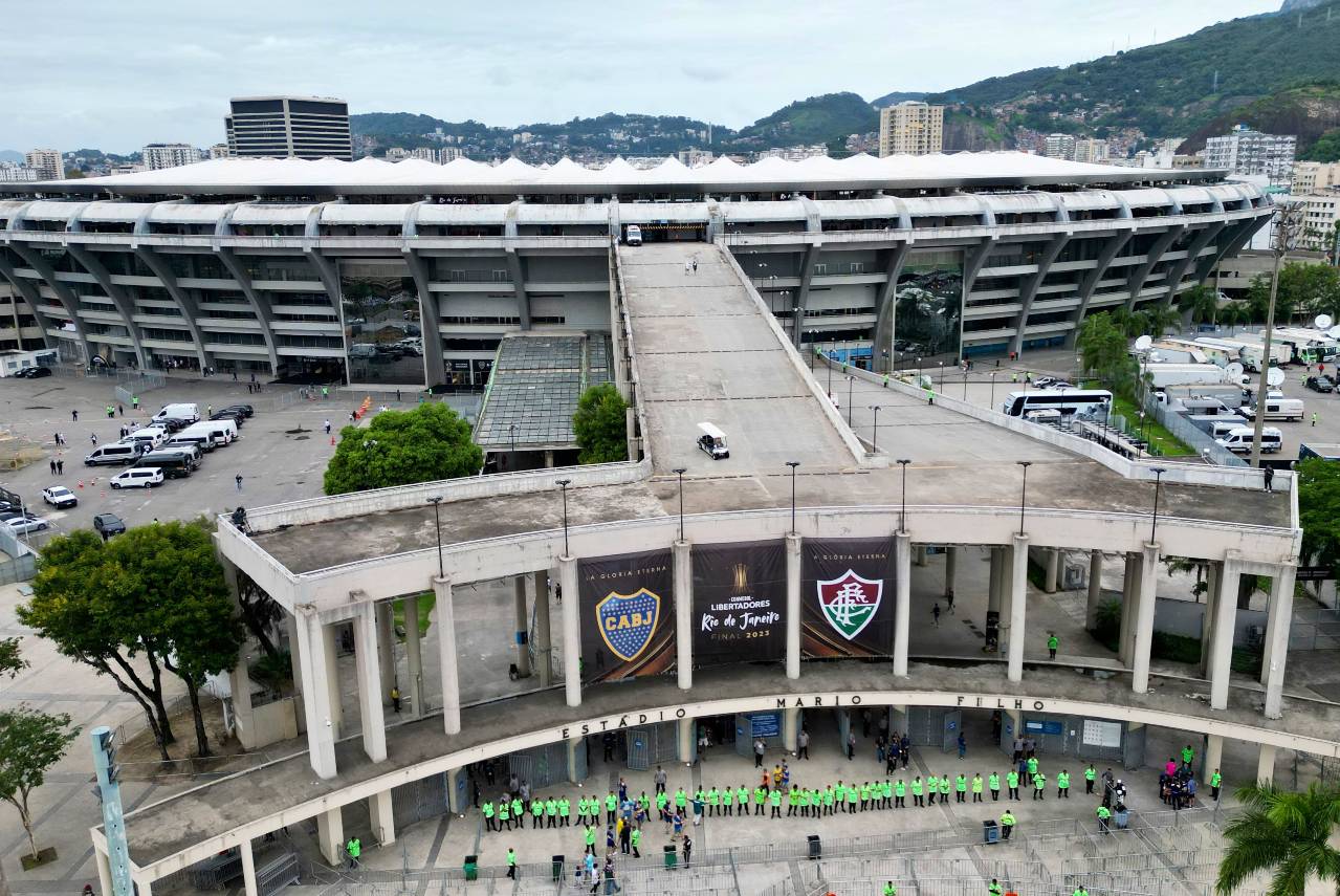 Torcedores tentaram entrar no Maracanã