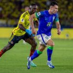 Gabriel Martinelli durante jogo com a Colômbia