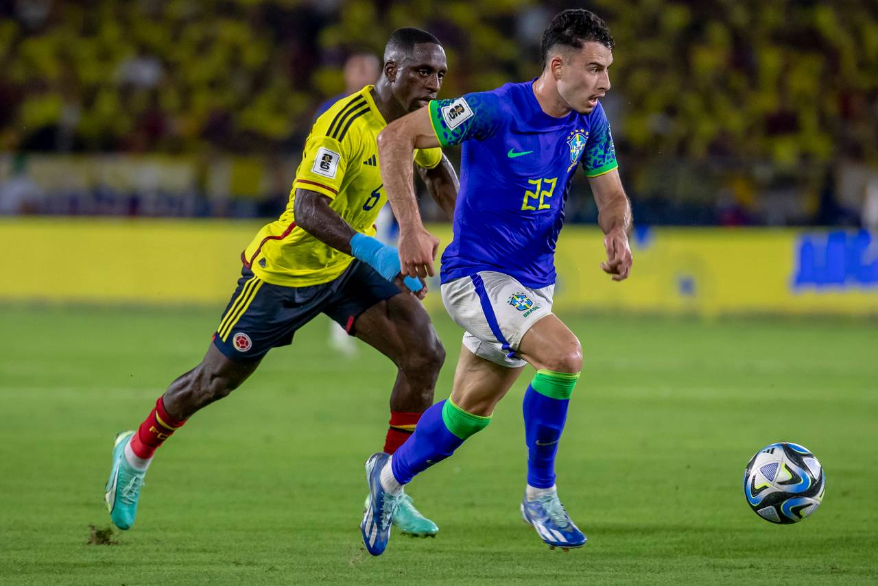 Gabriel Martinelli durante jogo com a Colômbia