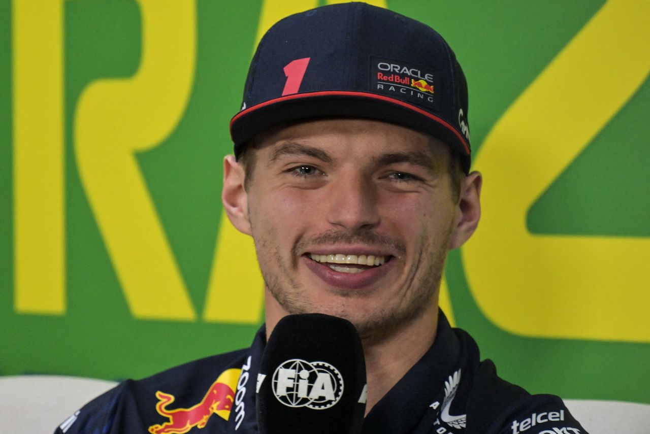 Max Verstappen em coletiva de imprensa antes do GP do Brasil (Foto: Nelson Almeida/AFP)