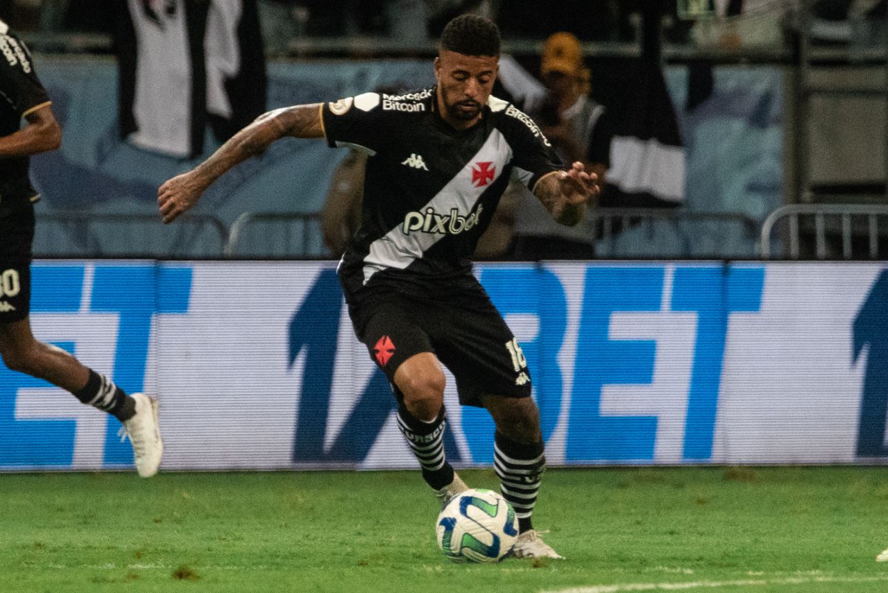 Paulinho foi um dos absolvidos pelo STJD (Foto: Leandro Amorim/Vasco)
