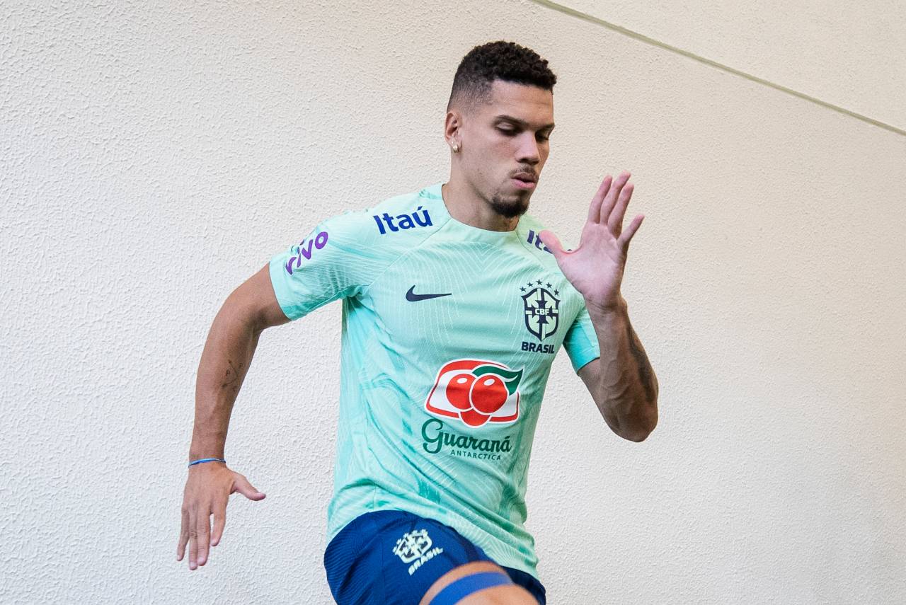 Paulinho é jogador do Atlético-MG