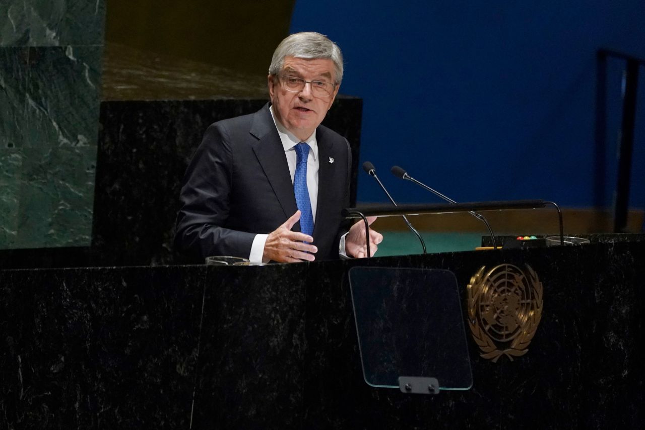 Thomas Bach, presidente do Comitê Olímpico Internacional, no plenário da ONU (Foto: Timothy A. Clary/AFP)